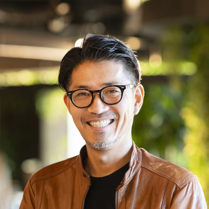 青柳 智士 氏
